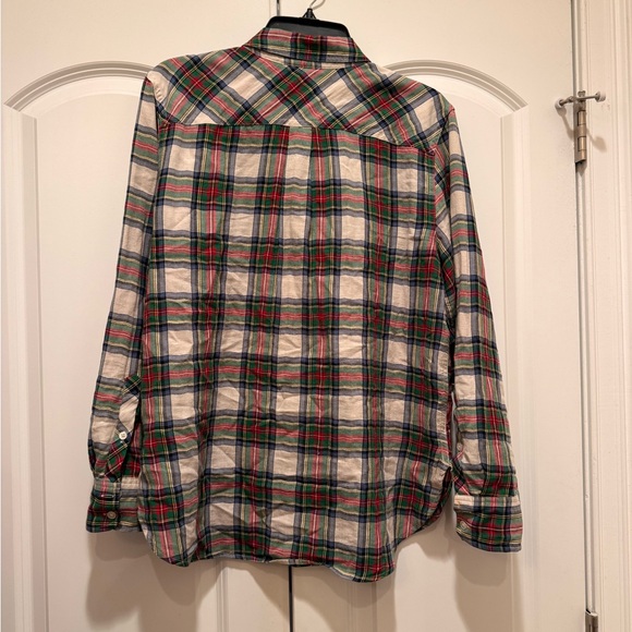 Women’s Plaid Button-Up Shirt - Picture 2 of 4